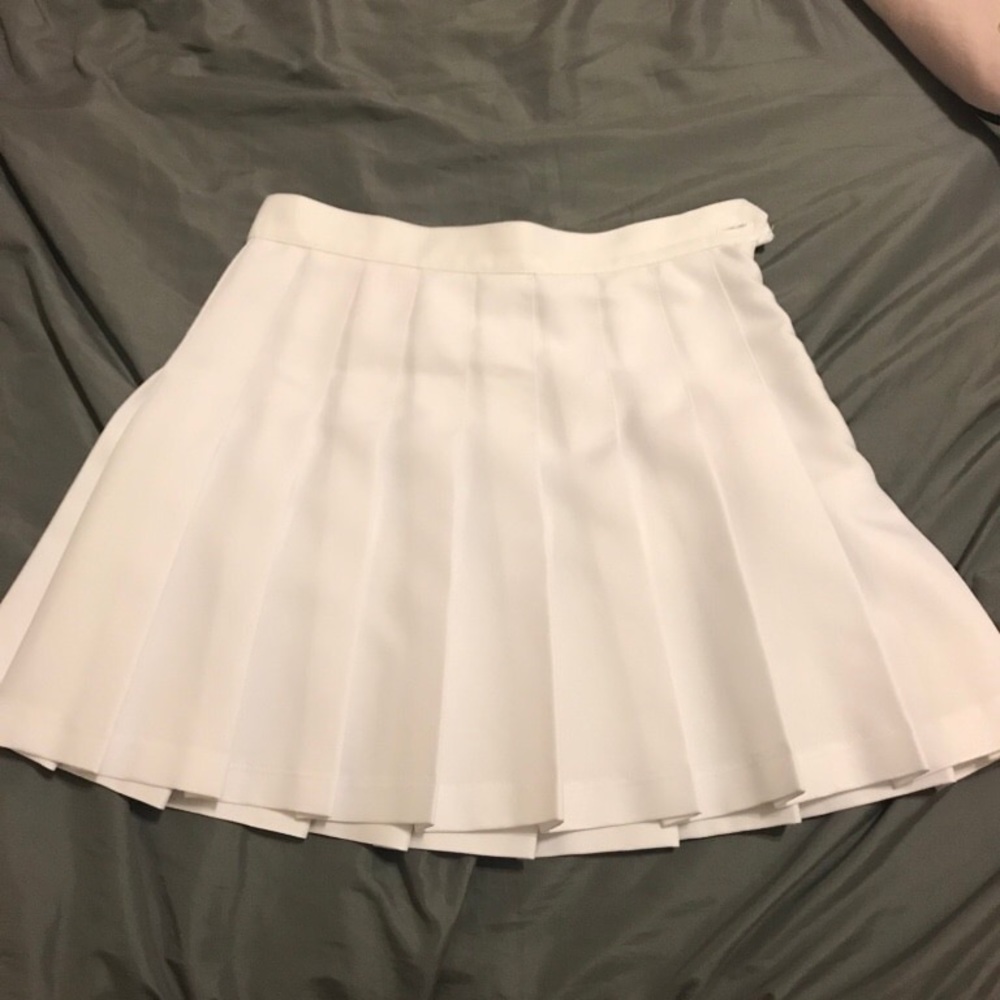 White pleaded skirt